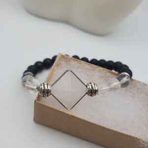 Diamond shaped clear and onyx beaded bracelet‎